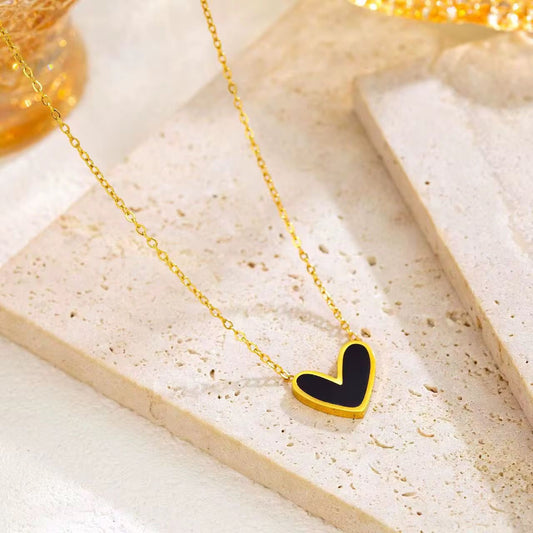 SJ 778 Black Shell Heart Minimalistic Necklace - 18k Gold PVD plated stainless steel - Anti tarnish