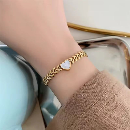 BSJ14B Heart linked leaf Bracelet  - 18k gold PVD plated 316 stainless steel - Anti tarnish