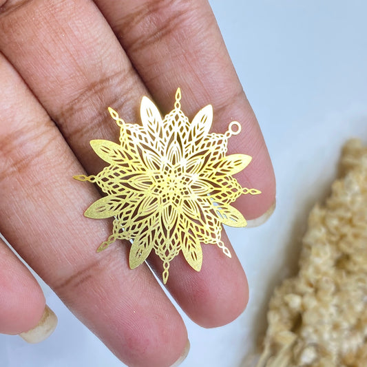 SS 106 Mandala flower charm