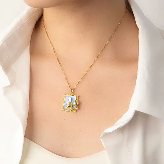 SJ 850 Vintage Floral Butterfly Necklace - 18k Gold PVD plated stainless steel - Anti tarnish
