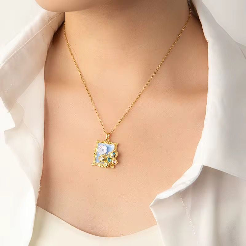 SJ 850 Vintage Floral Butterfly Necklace - 18k Gold PVD plated stainless steel - Anti tarnish