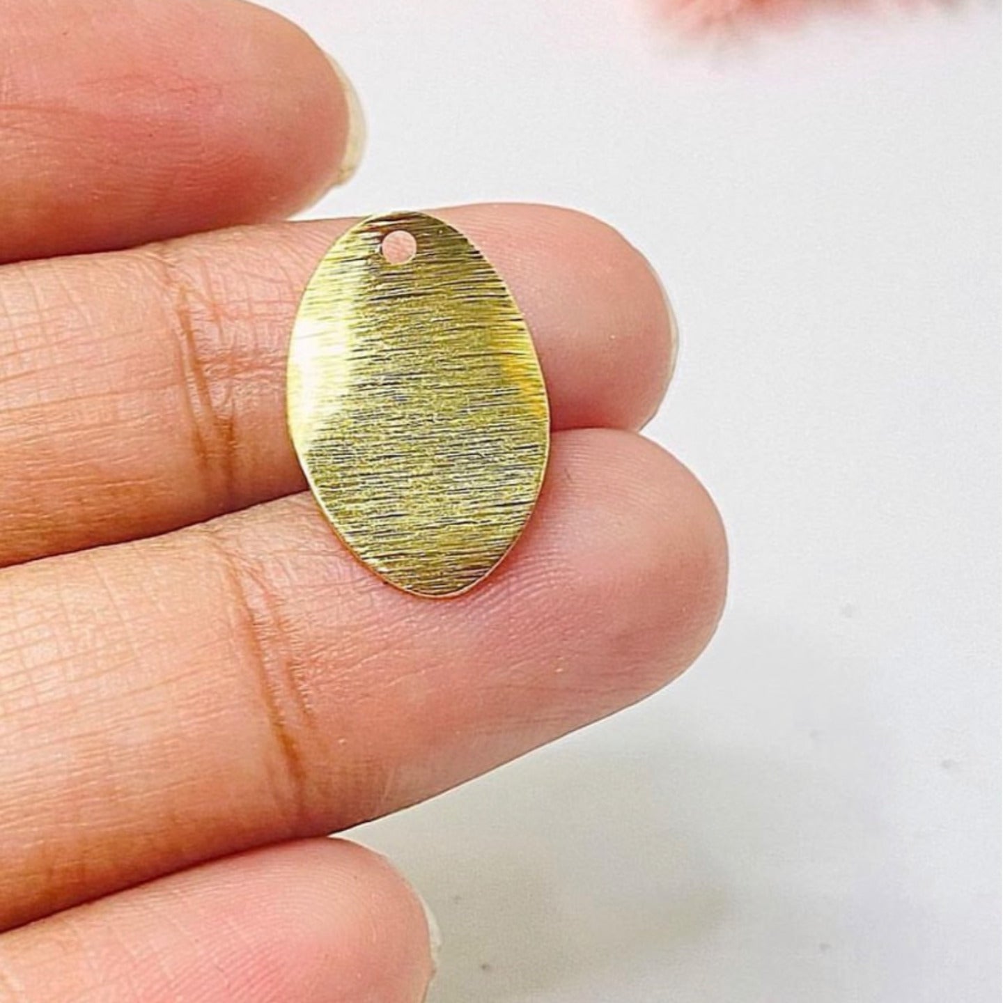 B189 Textured wavy oval charm