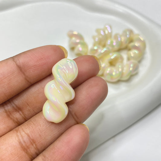 BBB 179 (F) Cream Swirl iridescent Acrylic bead (1PC)