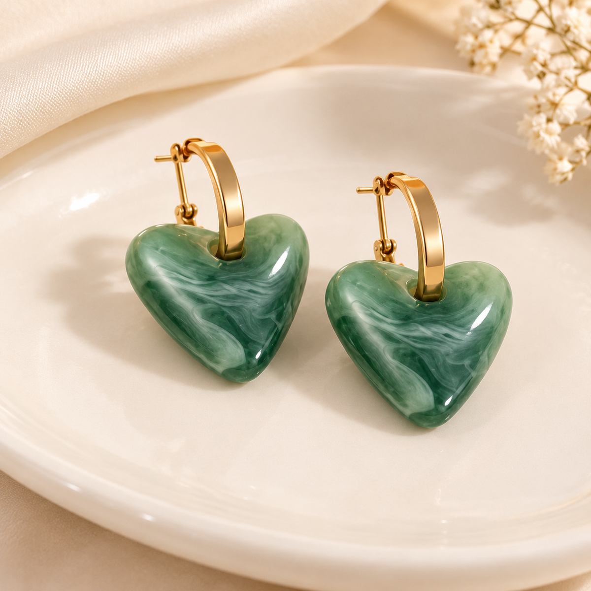 ESJ30A Emerald Swirl Heart Hoops 18k Gold PVD plated