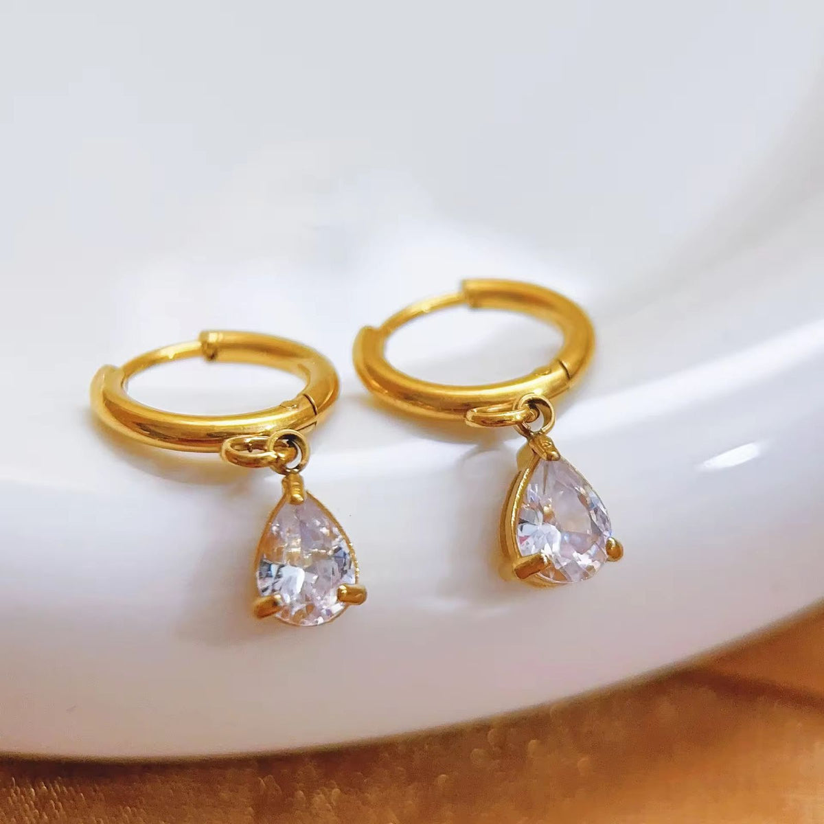 ESJ29D Dewlit Pear Hoops 18k Gold PVD plated