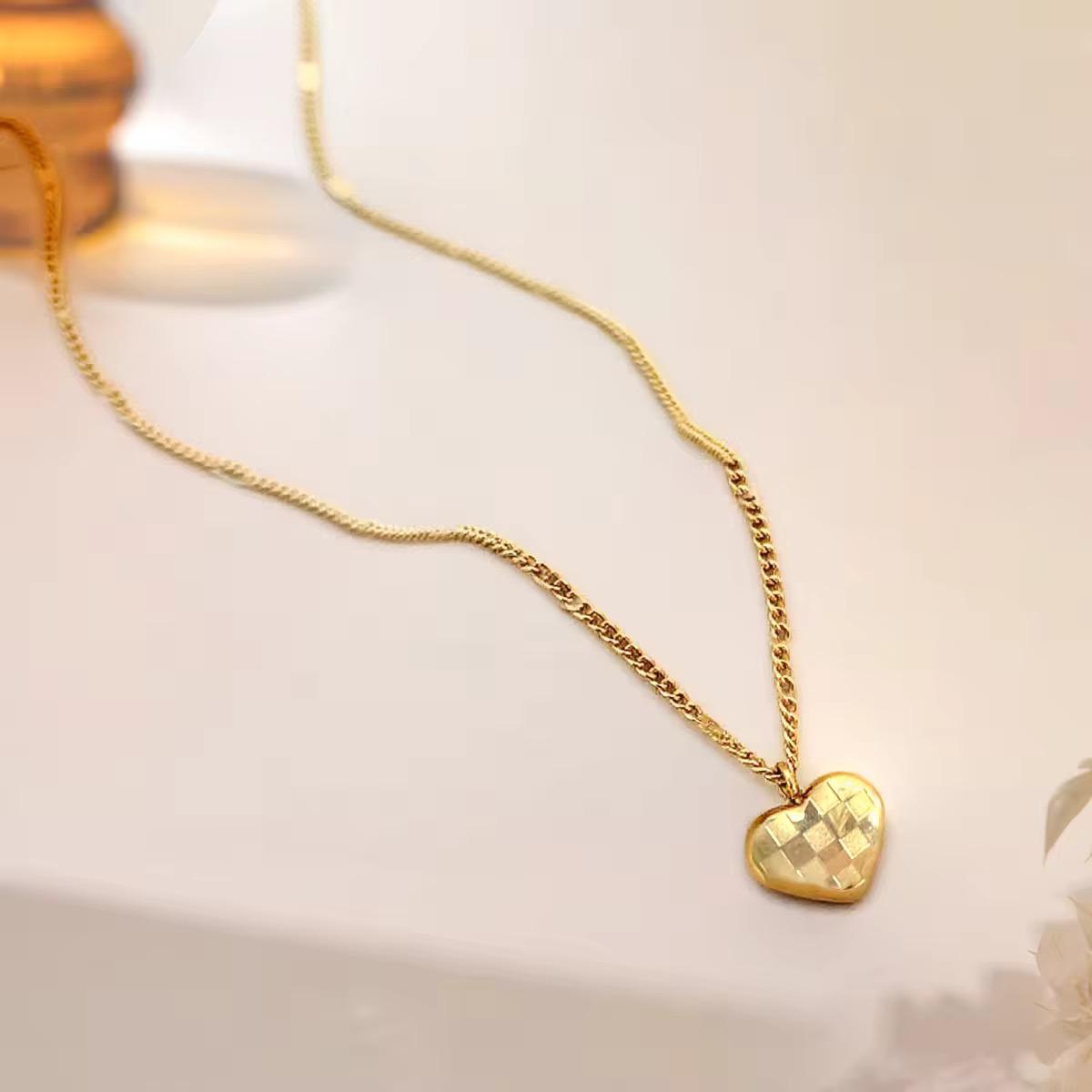 NSJ44E Checkered Heart Pendant Necklace 18k Gold PVD plated