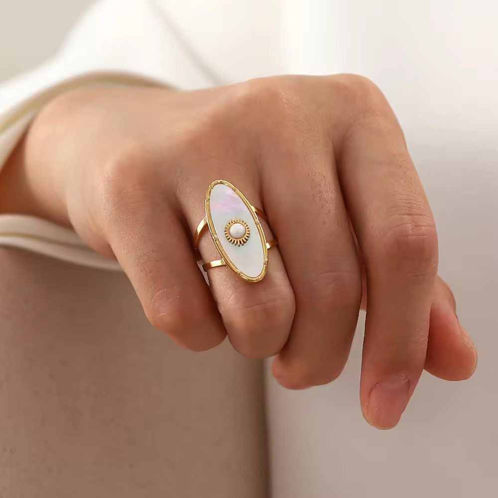 SJ 496 - Retro white pearl shell ring - premium collection - 18k Gold PVD plated stainless steel - Anti tarnish - Wholesale