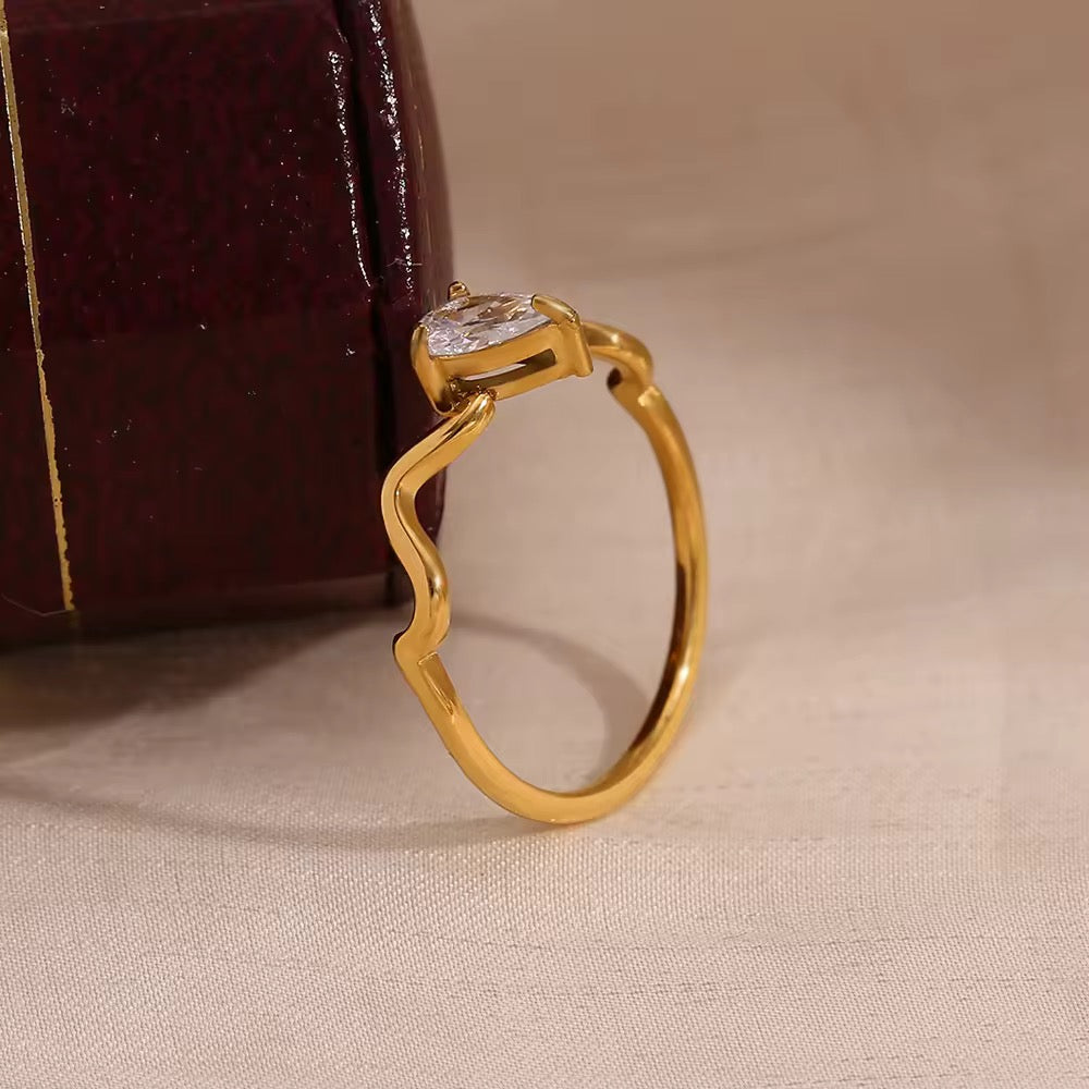 SJ 425 Dainty Teardrop Zircon Minimalistic Ring - Premium 18k Gold PVD plated stainless steel - Anti tarnish - Wholesale