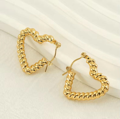 ESJ15B Twisted Heart Hoop Earrings - 18k Gold PVD plated stainless steel - Anti tarnish - Wholesale