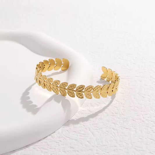 SJ 815 Leaf Cuff Bracelet - 18k Gold PVD plated stainless steel - Anti tarnish
