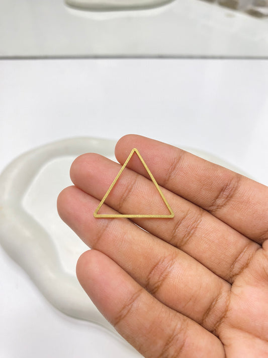 B 2498 Triangle Hollow charm ( 1 pc )