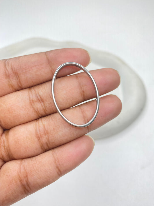 SS 3002 Oval Bezel Silver plated stainless steel ( 1 piece ) Anti tarnish ( 23:33 mm ) Thickness 3mm