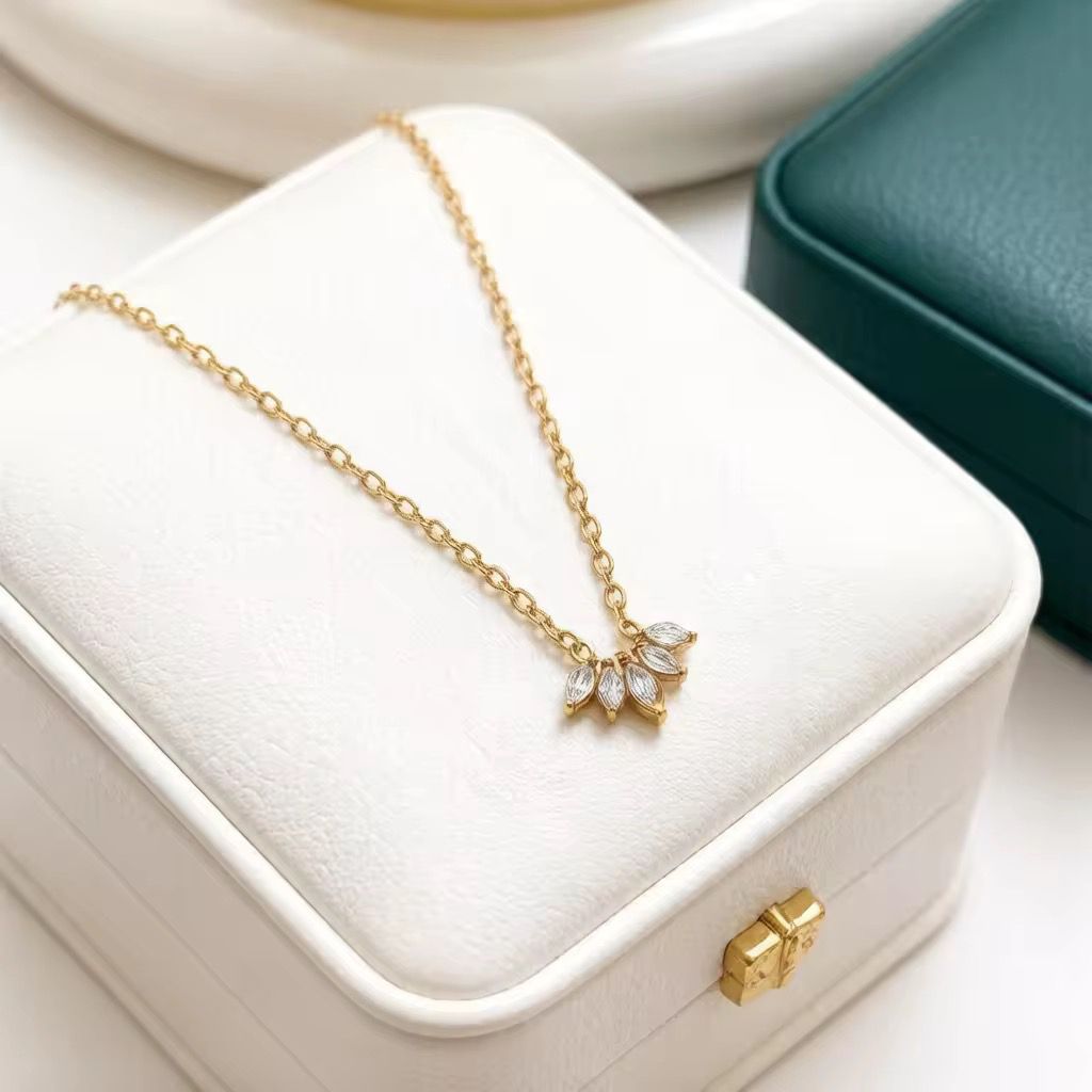 NSJ46F Sparkling Marquise Necklace 18k Gold PVD plated