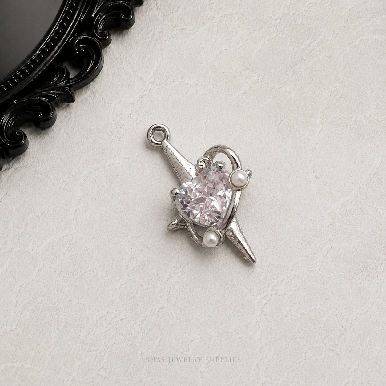 MC02Z White Heart Star Gothic Charm ( 1 pc )