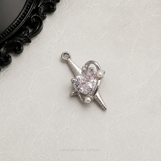 MC02Z White Heart Star Gothic Charm ( 1 pc )