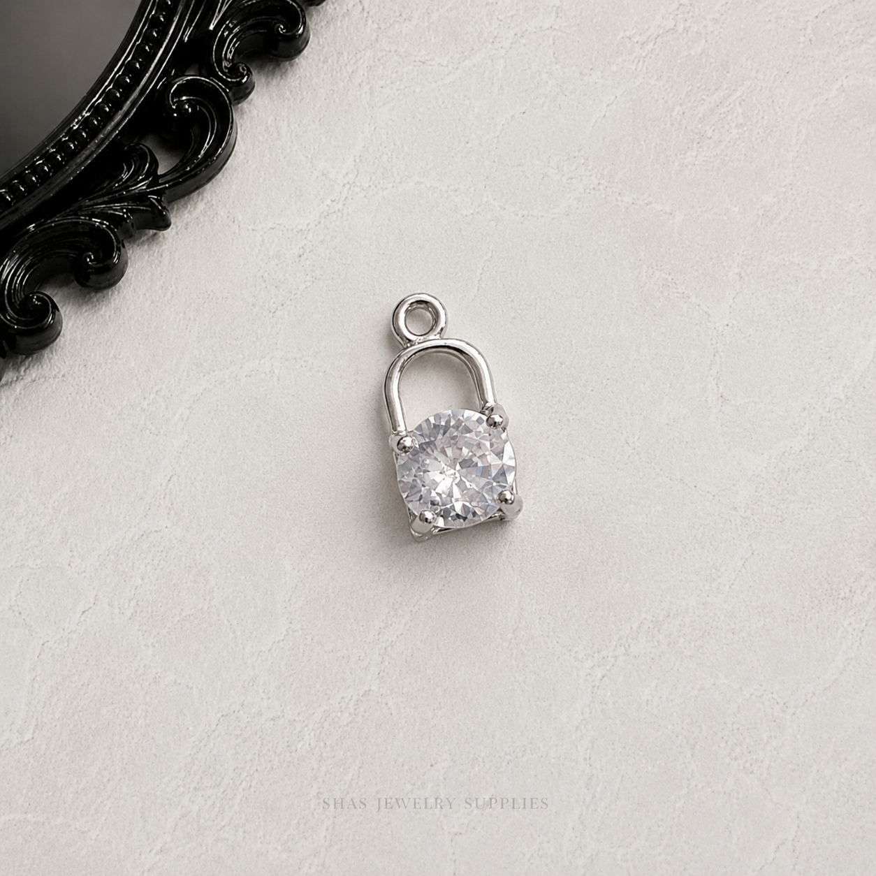 MC02T White Zircon Lock Y2K Gothic Charm ( 1 pc )