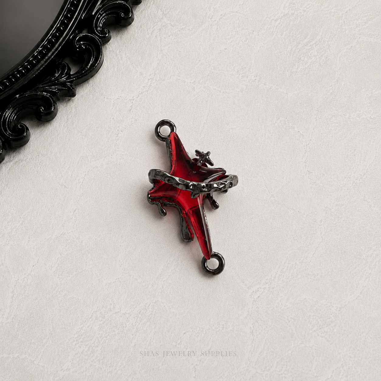 MC02H Red Star Gothic Connector Charm ( 1 pc )