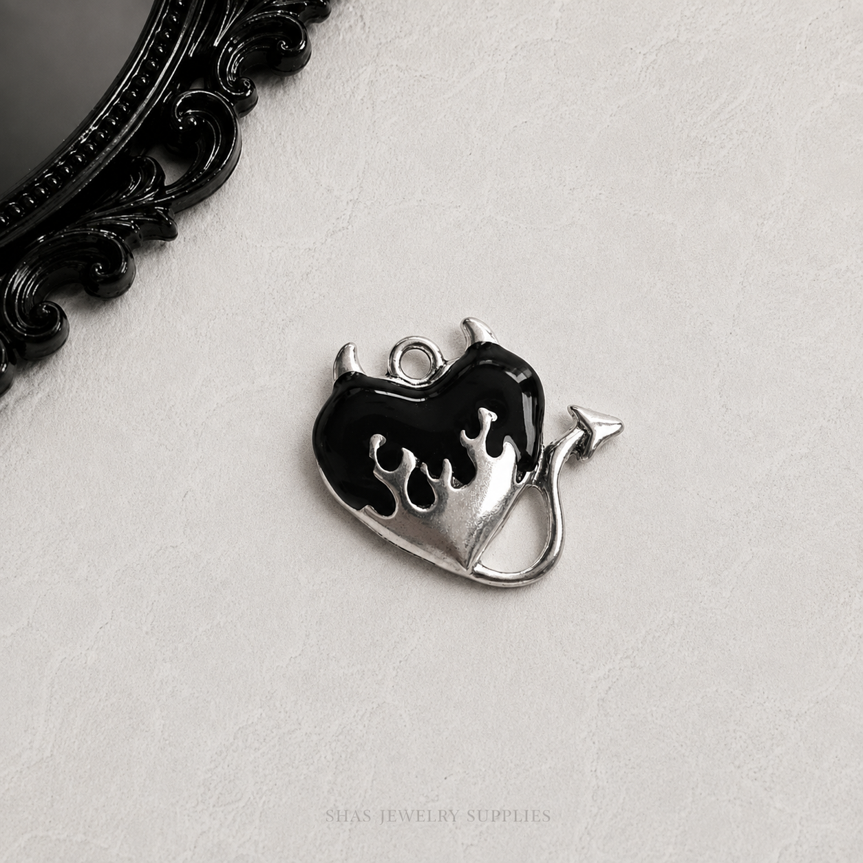 MC02G Devil Heart Arrow Gothic Charm ( 1 pc )