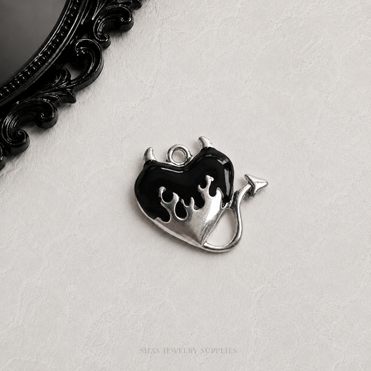 MC02G Devil Heart Arrow Gothic Charm ( 1 pc )