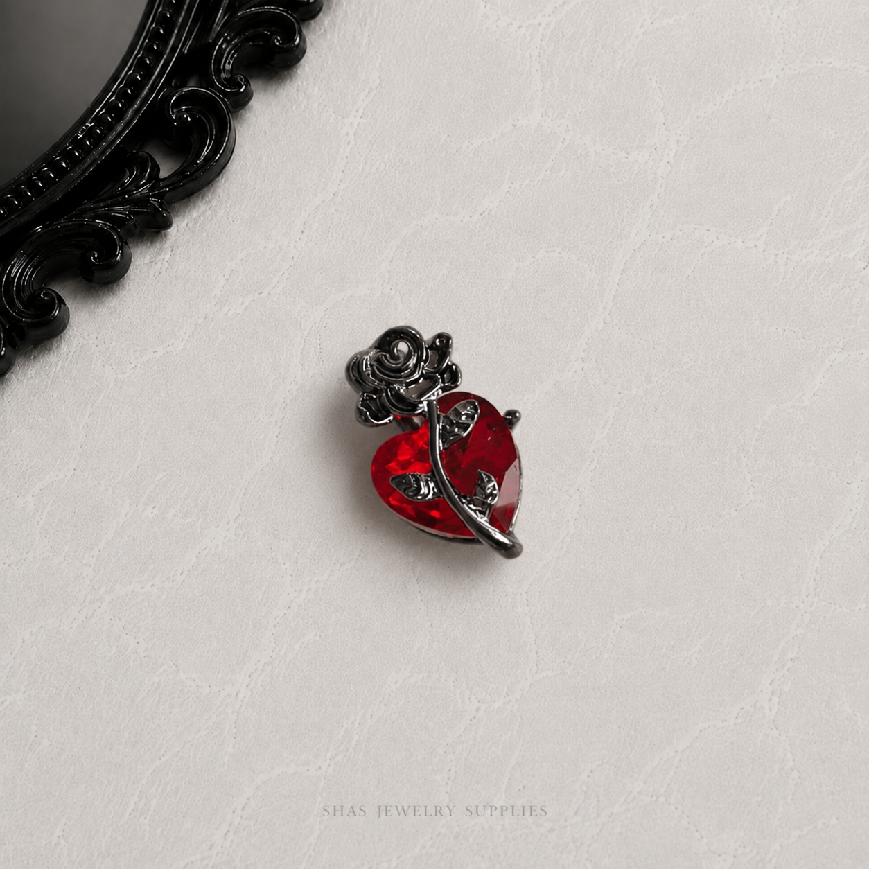 MC02N Rose Heart Gothic Charm ( 1 pc )