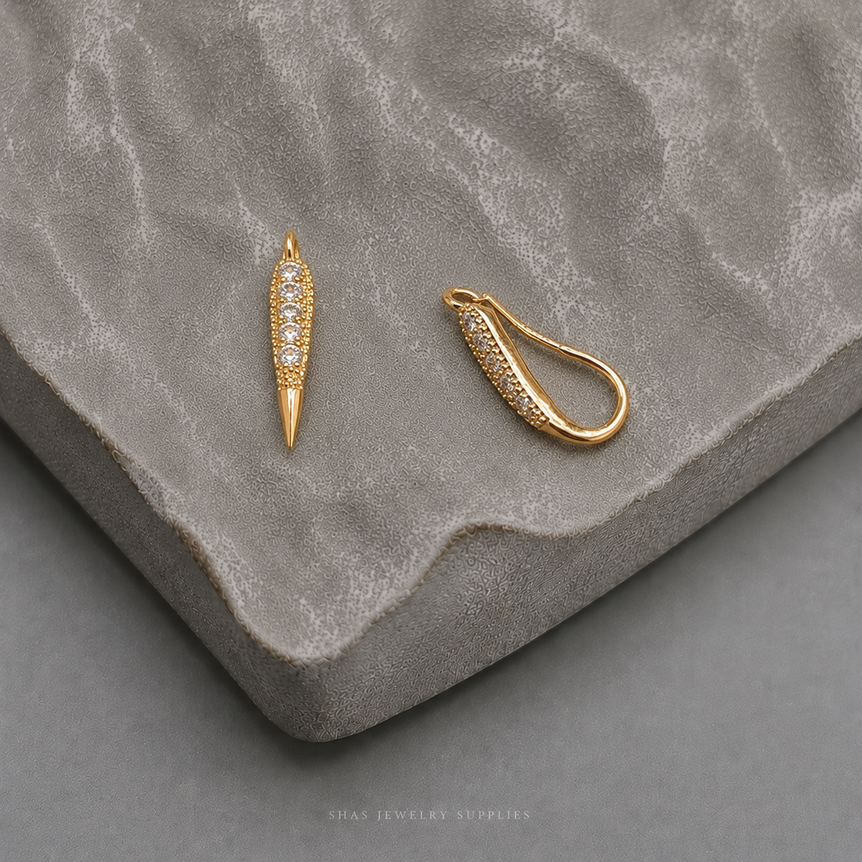 ZS02A Zircon Hook 14k gold Plated ( 2 pc )
