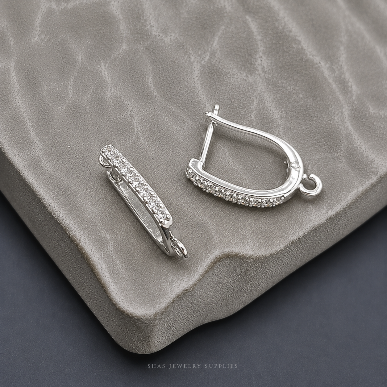 ZS01S Zircon Hoop Silver Plated ( 2 pc )