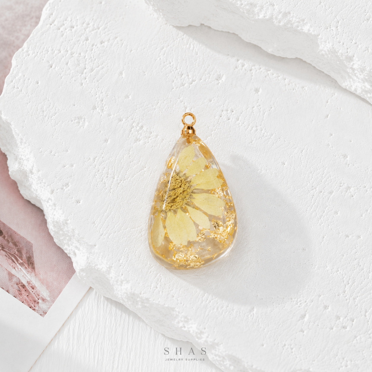 RFC01J Yellow Petal Resin Flower Pendant Charm ( 1 pc )