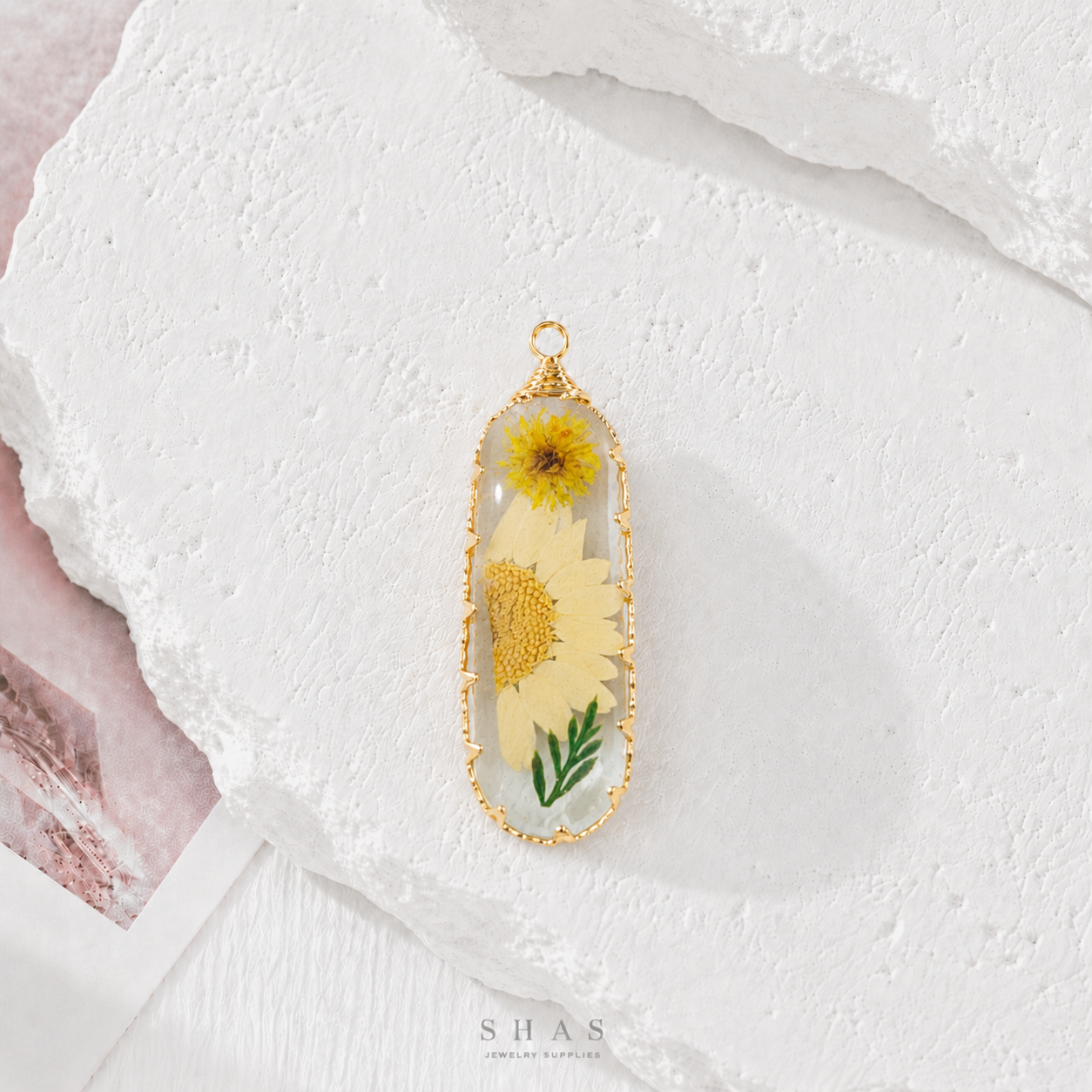 RFC01R White Long Resin Flower Pendant Charm ( 1 pc )