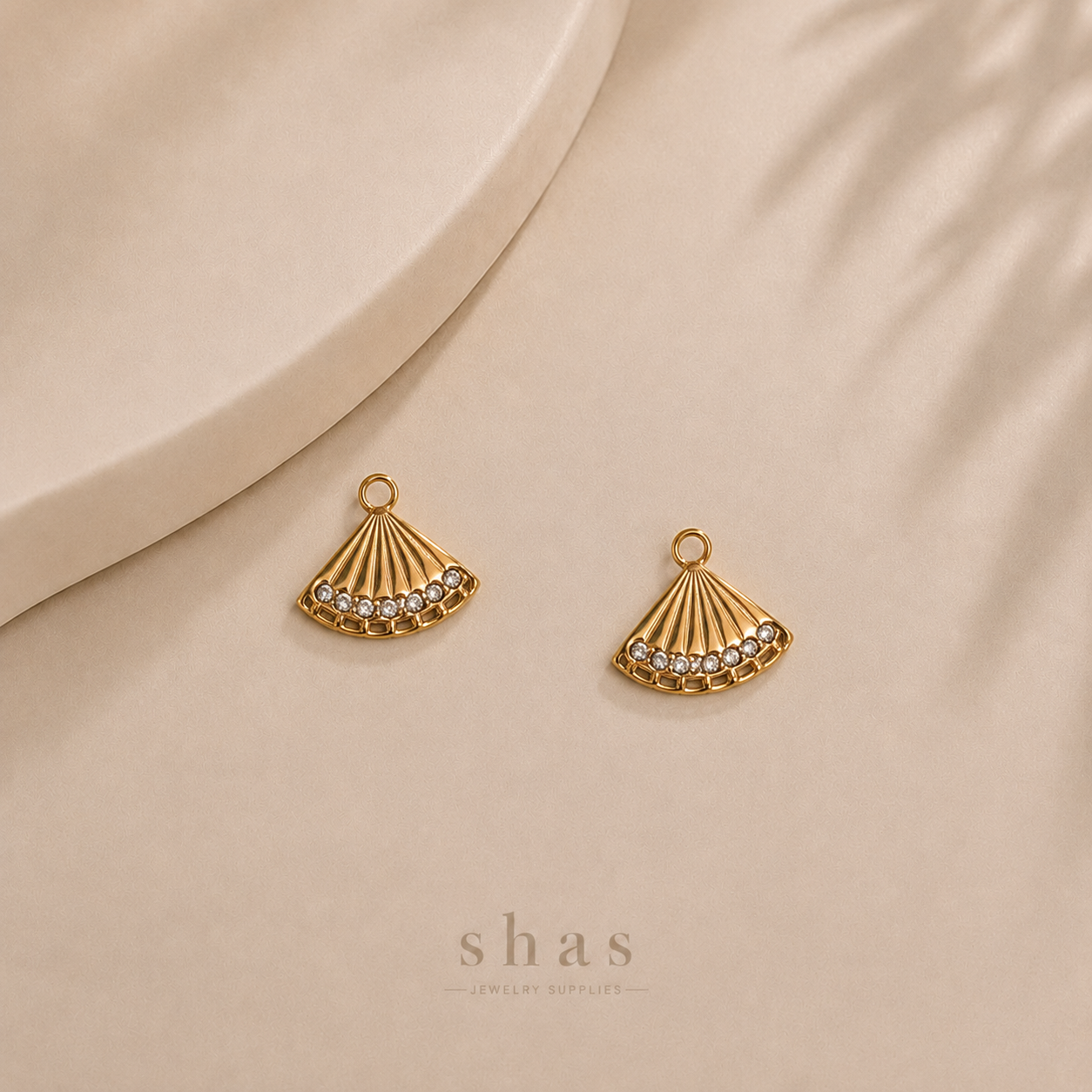 SC19G Hand Fan Zircon Charm ( 1 pc ) 18k Gold PVD