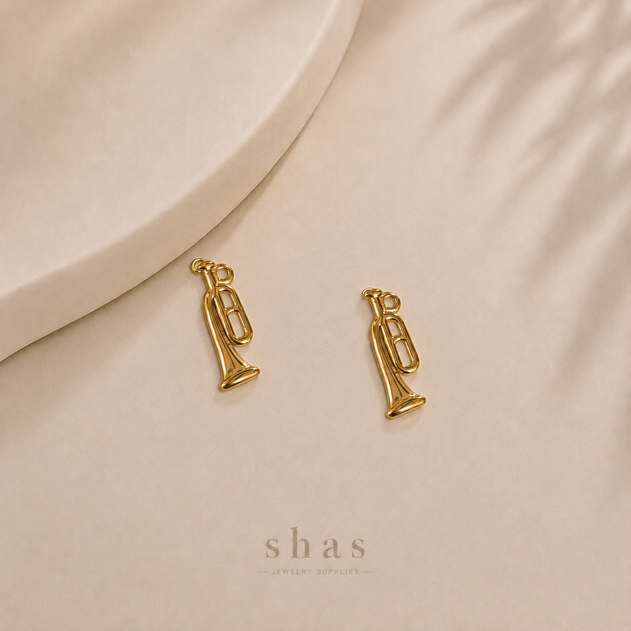 SC19K Trumpet Charm ( 1 pc ) 18k Gold PVD