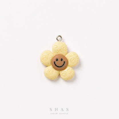 RM01K Smiley Flower Resin Charm ( 1 PC )