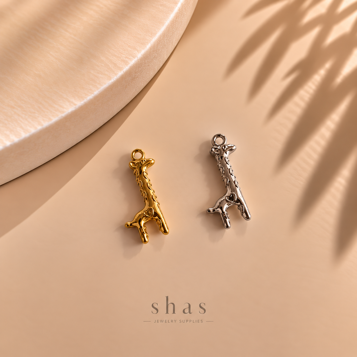 SC01A Giraffe Charm ( 1 pc ) PVD Plated