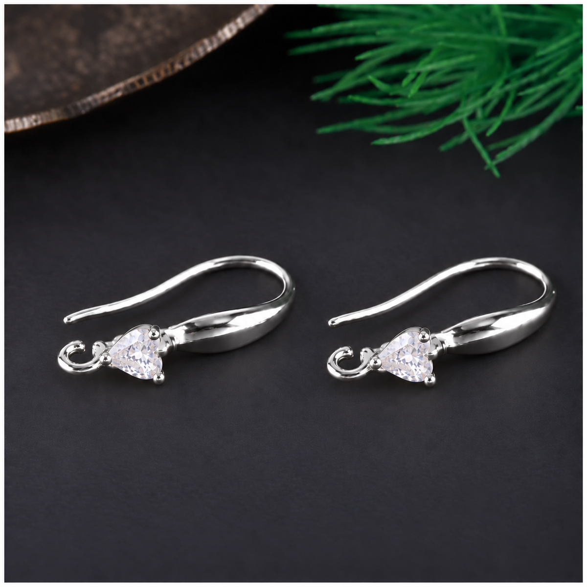 ZS02R Heart Zircon Hook Silver Plated ( 2 pc )