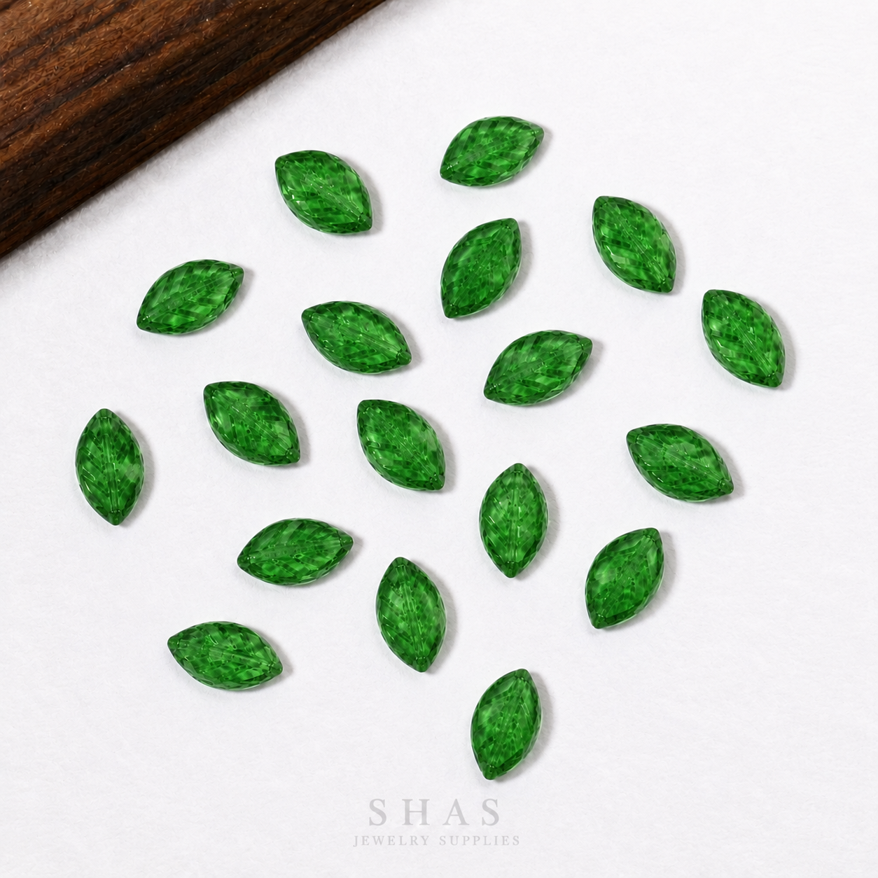 GB10 Leaf Glass Bead ( 1 pc ) Lampwork Bead