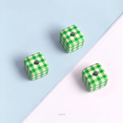 AB105 Gingham Cube Acrylic Bead ( 1 pc )