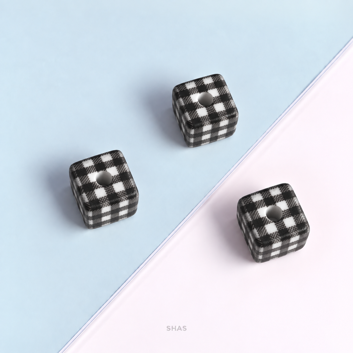 AB105 Gingham Cube Acrylic Bead ( 1 pc )