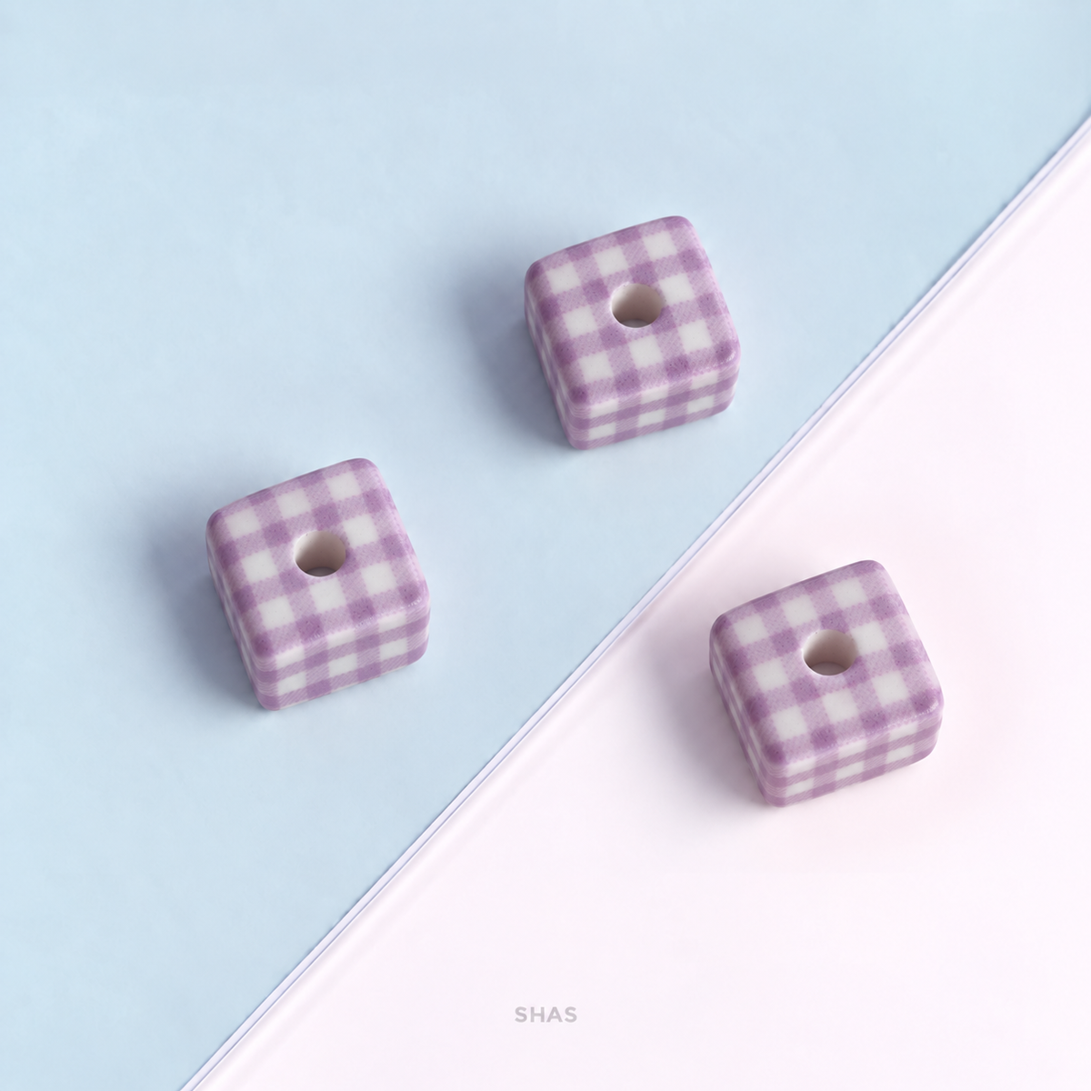 AB105 Gingham Cube Acrylic Bead ( 1 pc )