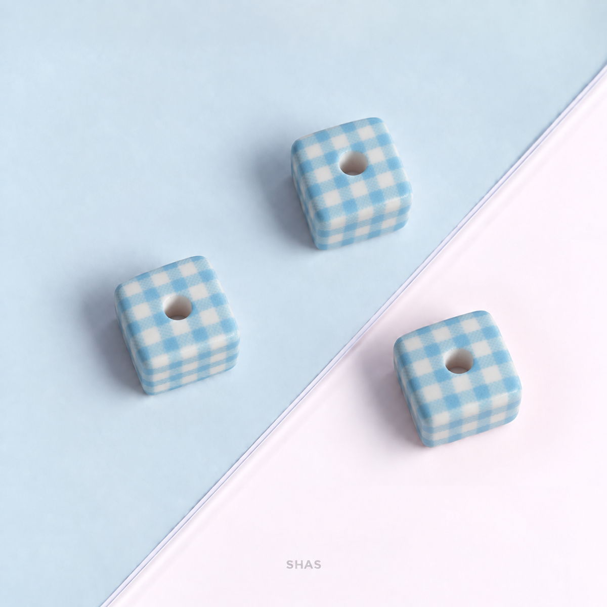 AB105 Gingham Cube Acrylic Bead ( 1 pc )