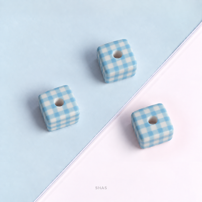 AB105 Gingham Cube Acrylic Bead ( 1 pc )