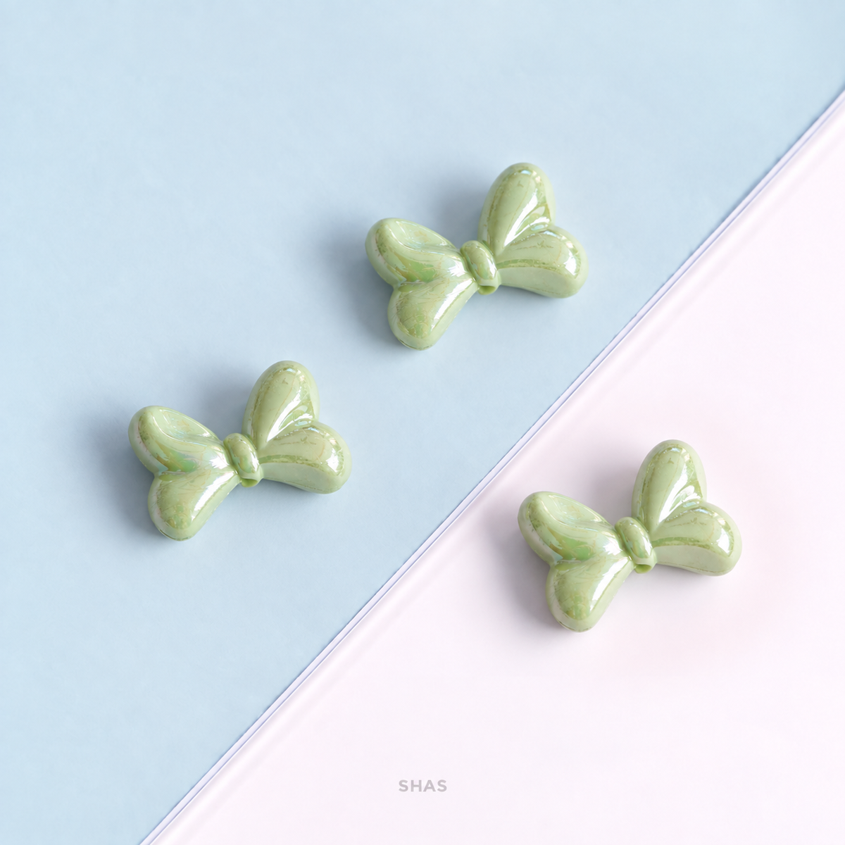 AB111 Iridescent Bow Acrylic Bead ( 1 pc )