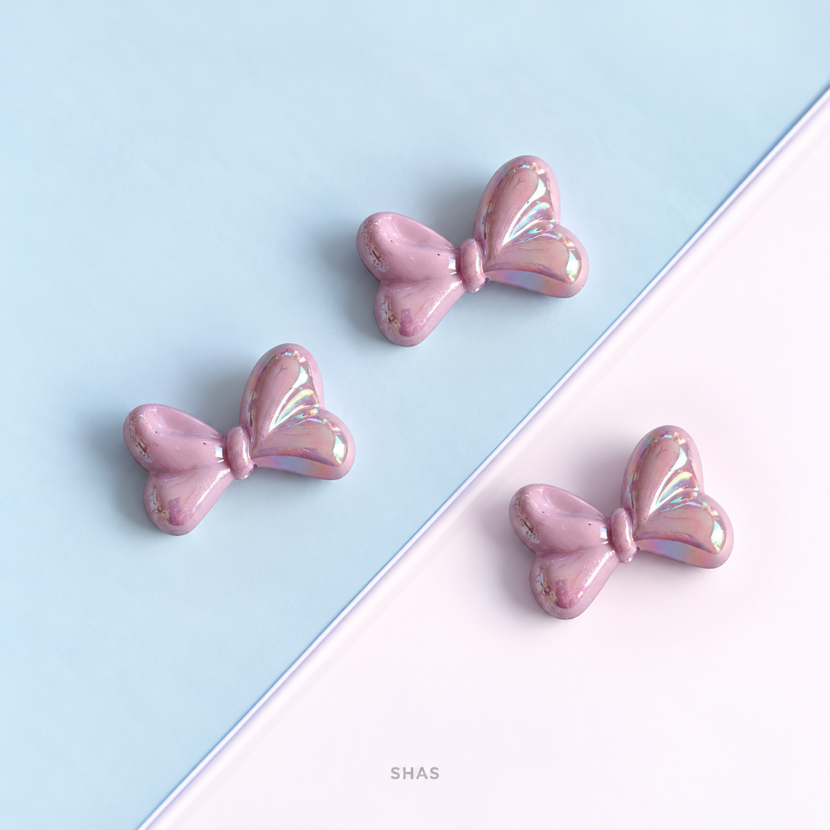 AB111 Iridescent Bow Acrylic Bead ( 1 pc )