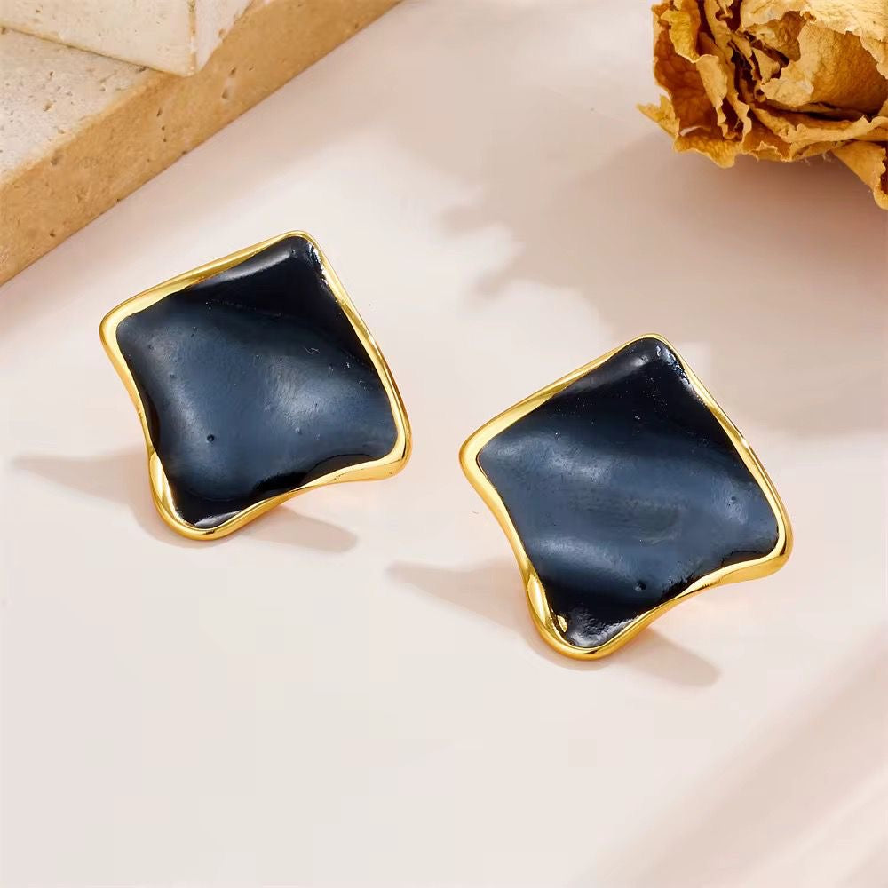 SJ 865 Black Wavy Square stud - 18k Gold PVD plated stainless steel - Anti tarnish