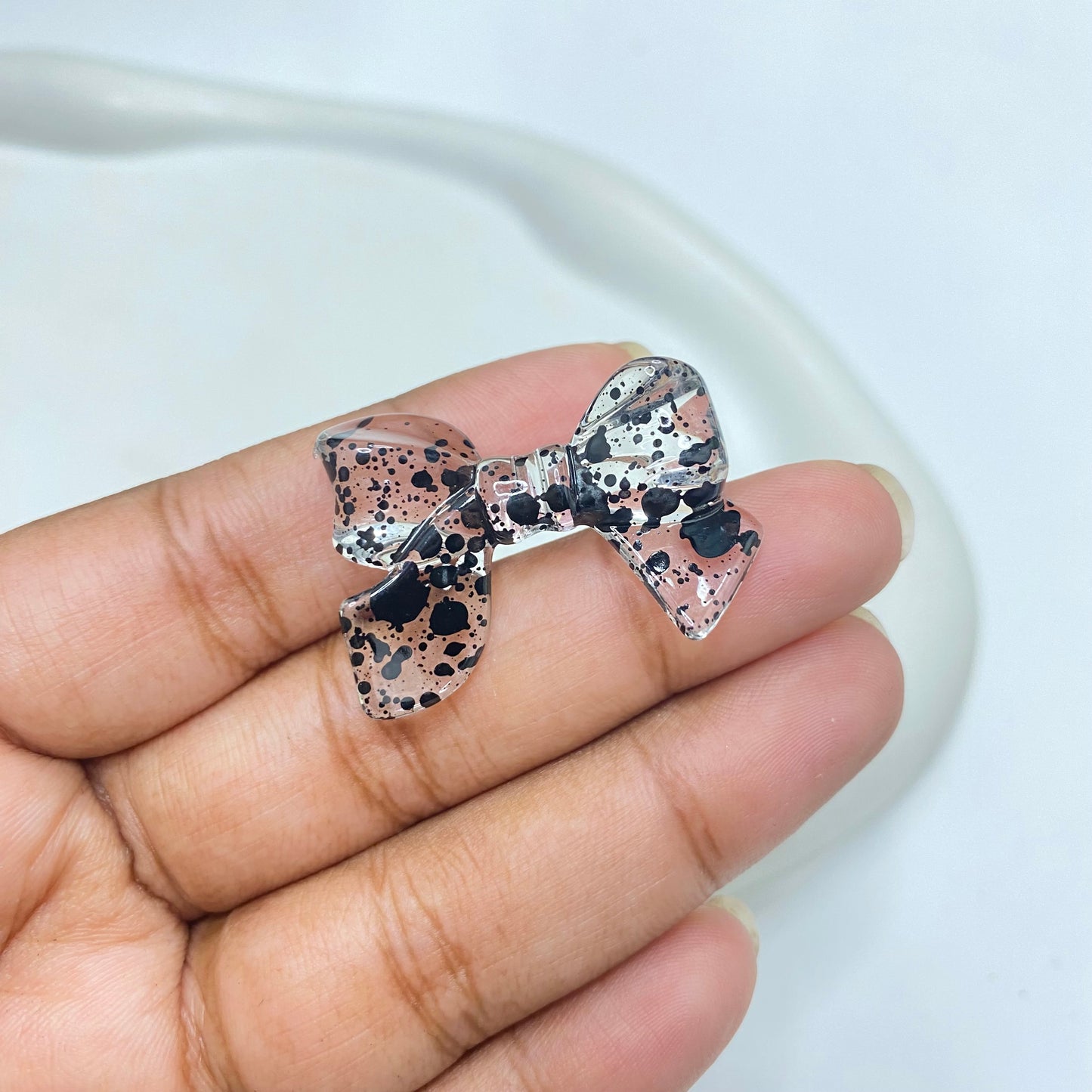 AC 1653 Bow colour splashed uv plated Acrylic bead ( 1 pc )