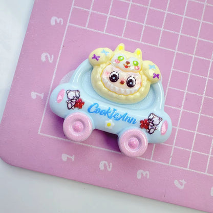 BBB 034 - Car cartoon resin charm with hook ( 1 pc )
