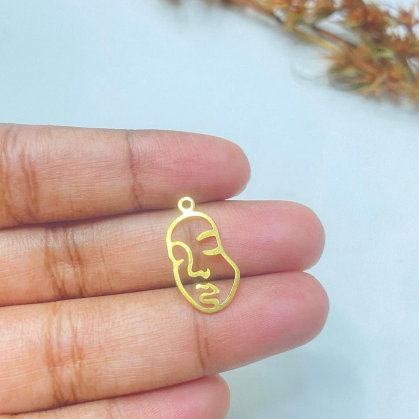 SS 183 Face charm ( 1 pc )