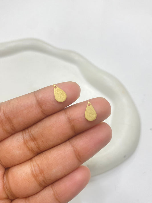 B 398 Teardrop charm ( 1 pc )