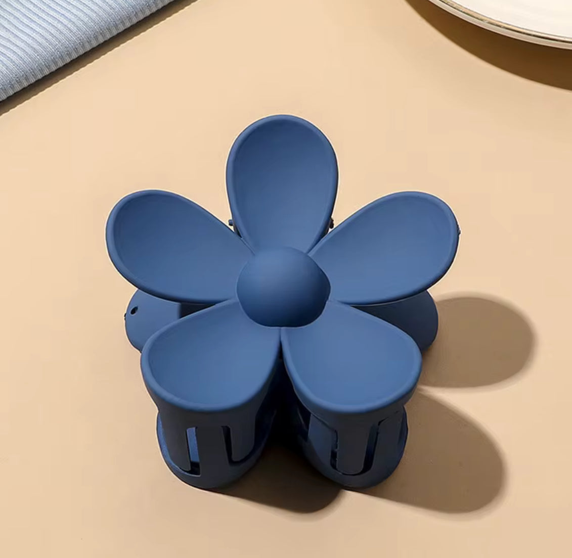 HA 16 (f) Dark Blue Daisy Hawaii Floral Hair Claw Clip ( 1 pc )