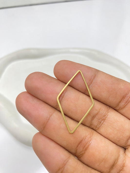 B 2503 Rhombus hollow charm ( 1 pc )