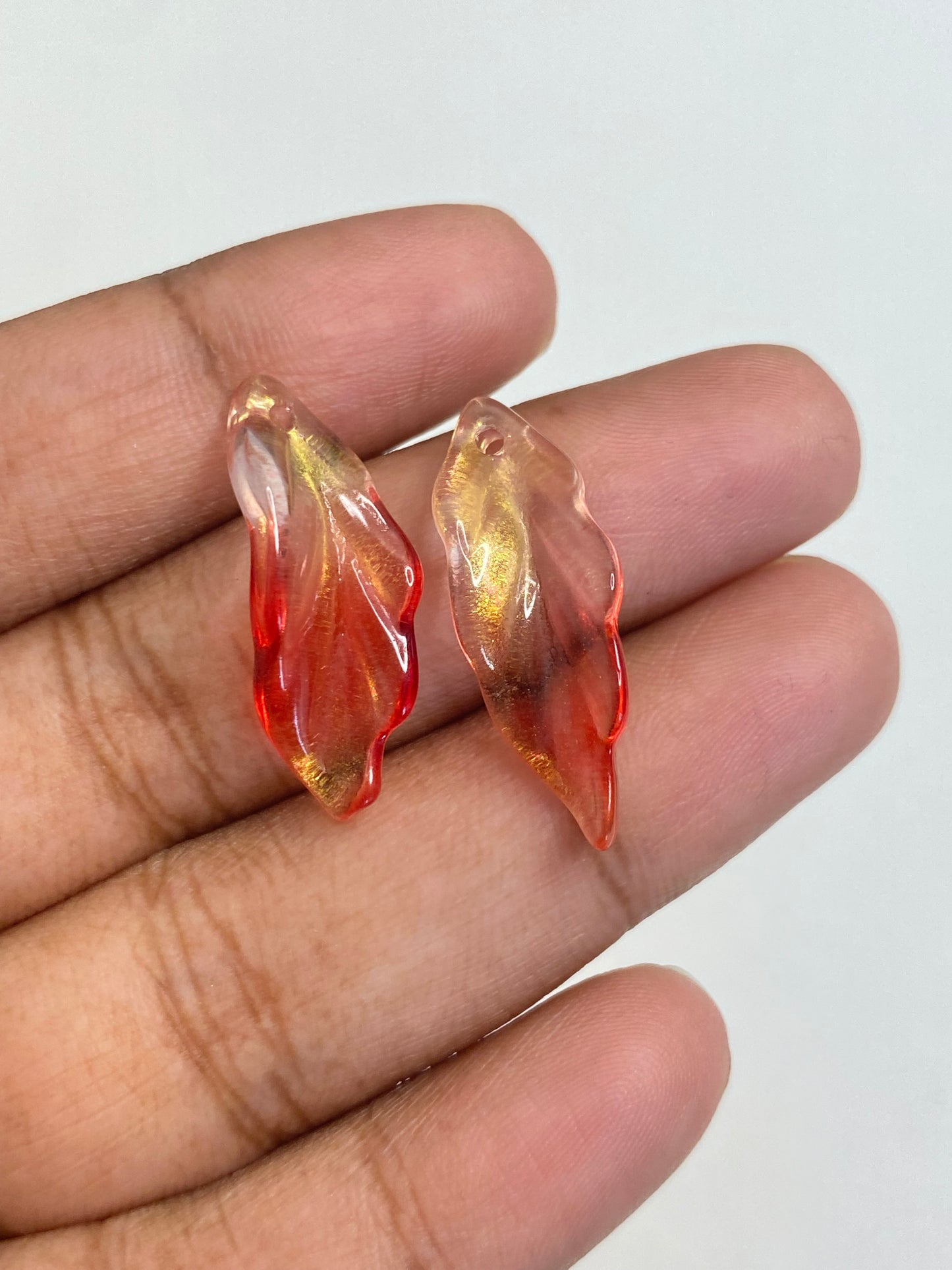 BBB 223 (b) Glittery Red Leaf Crystal glass bead ( 1 pc ) ( 4:25 mm )