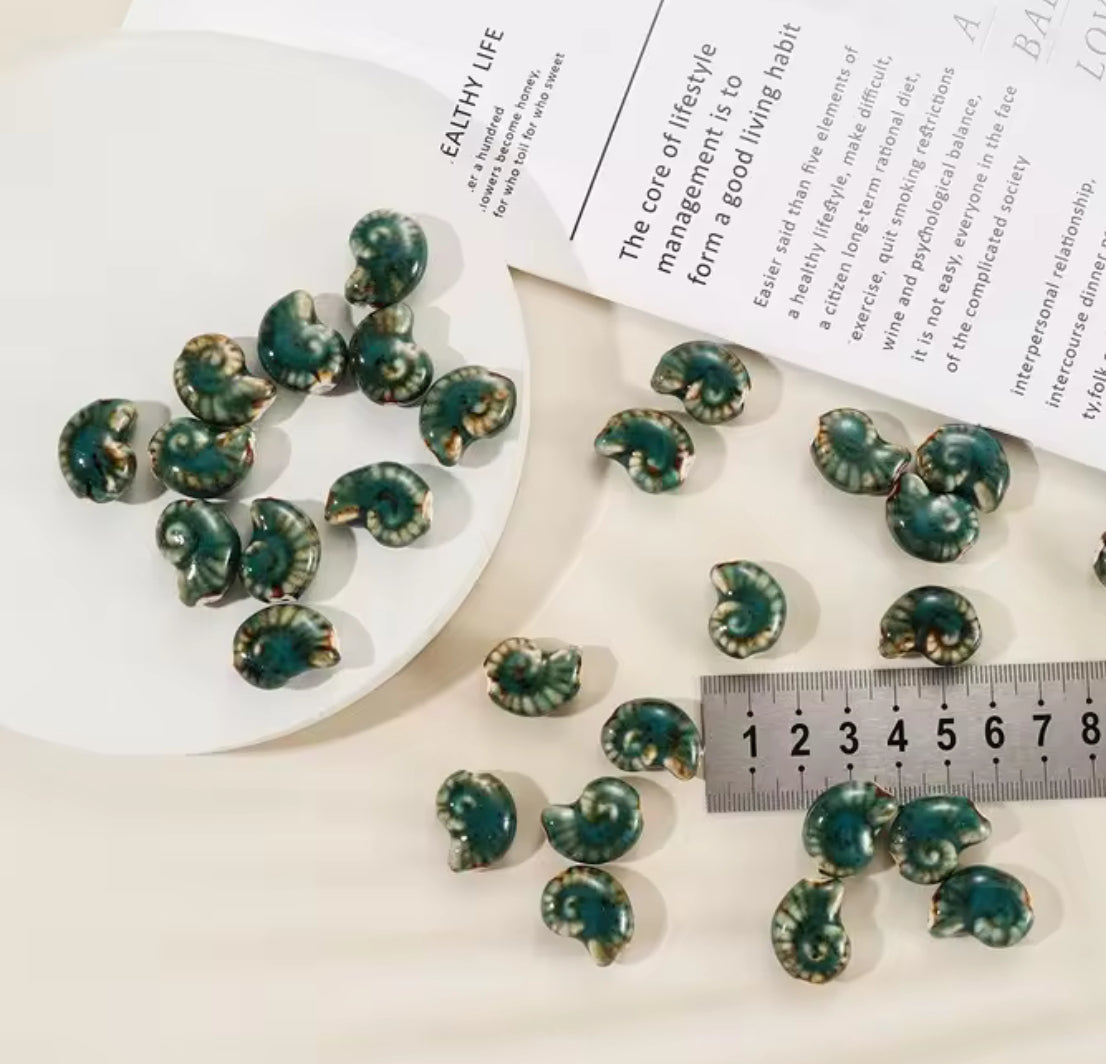 PCB15 Conch Shell Porcelian Ceramic bead ( 1 pc ) High Shine ( 21:16 mm )